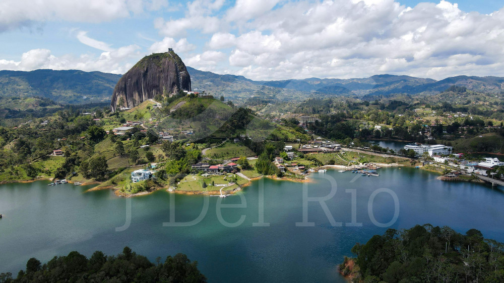 Corte Constitucional declaró la suspensión provisional del Decreto Legislativo 1390 de 2025.